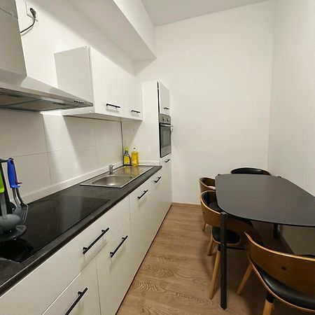 2Schlafenzimmer 5Betten Montuerwhonung Apartment Dusseldorf Bagian luar foto