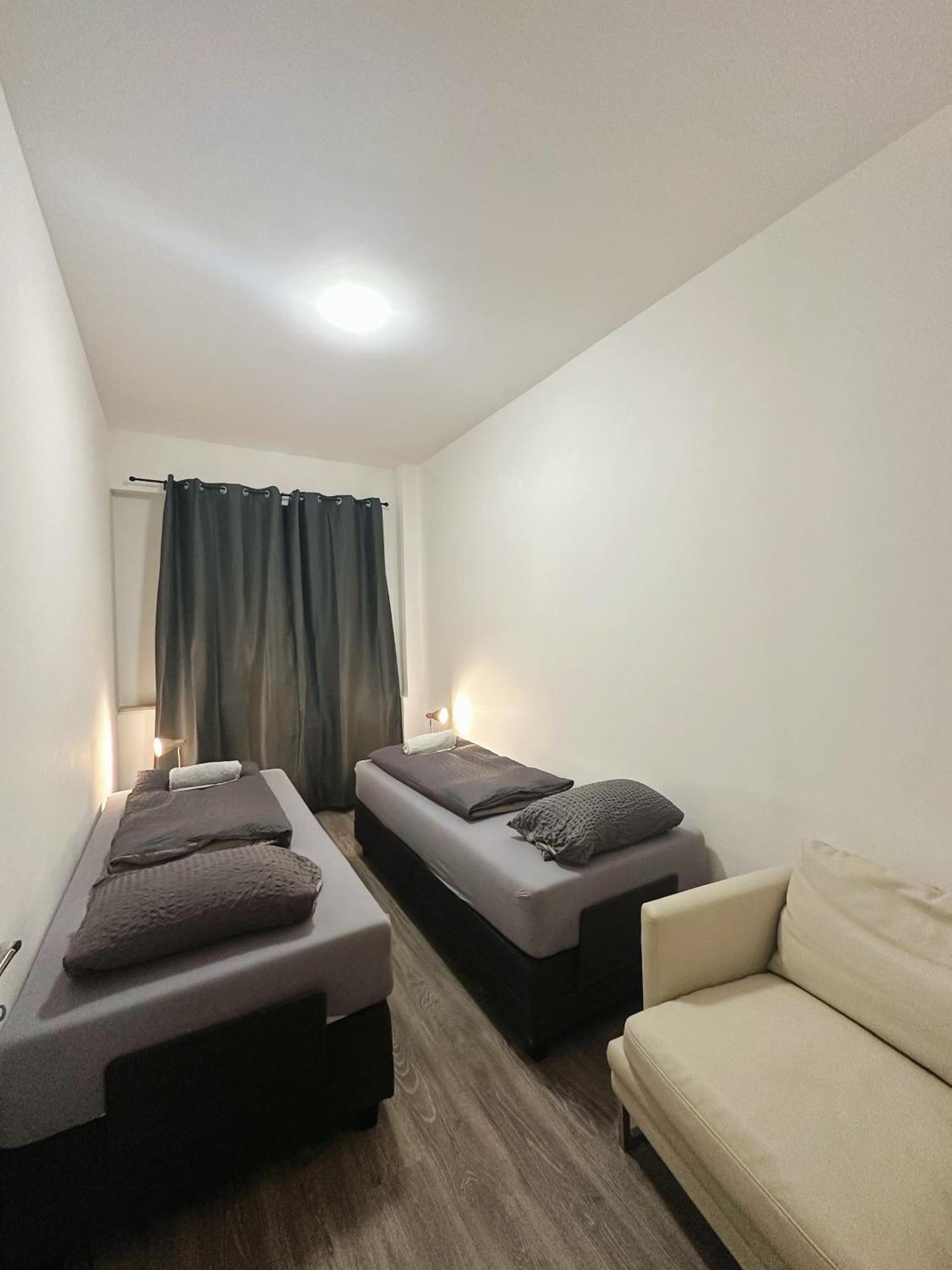 2Schlafenzimmer 5Betten Montuerwhonung Apartment Dusseldorf Bagian luar foto